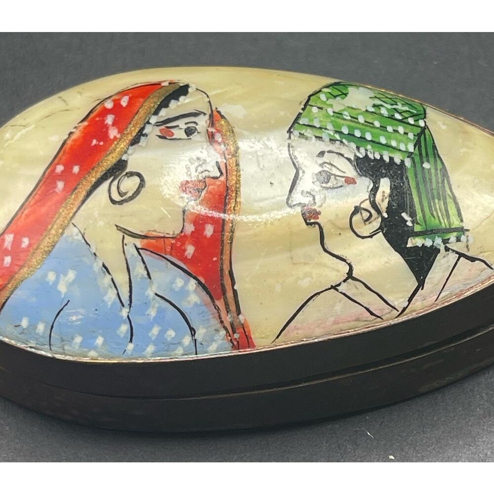 Traditional Indian Miniature Art Women Brass Shell Trinket Box Velvet Lined VTG - Picture 3 of 6